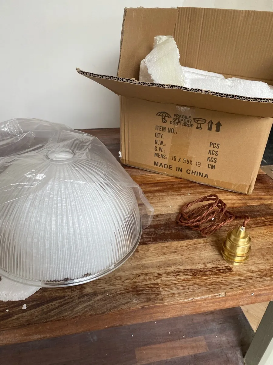 Light fixture - Image 2