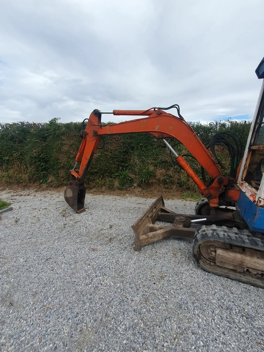 3 ton Kubota mini digger - Image 2