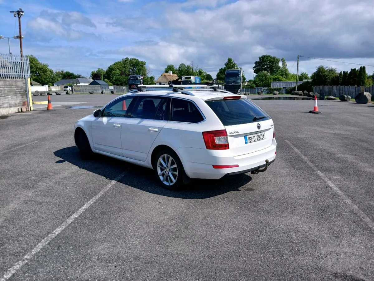 Skoda octavia 1.6 tdi 110 style - Image 4