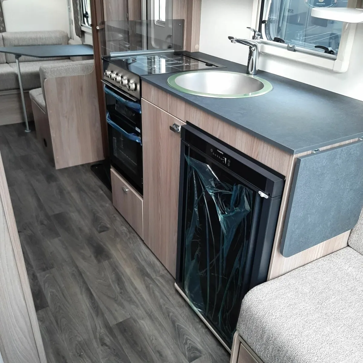 Caravan - Image 4