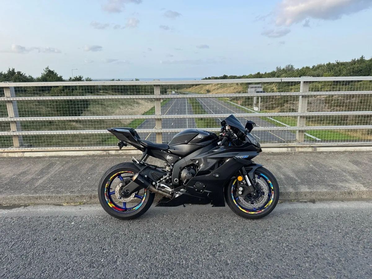 Yamaha R6 - Image 2