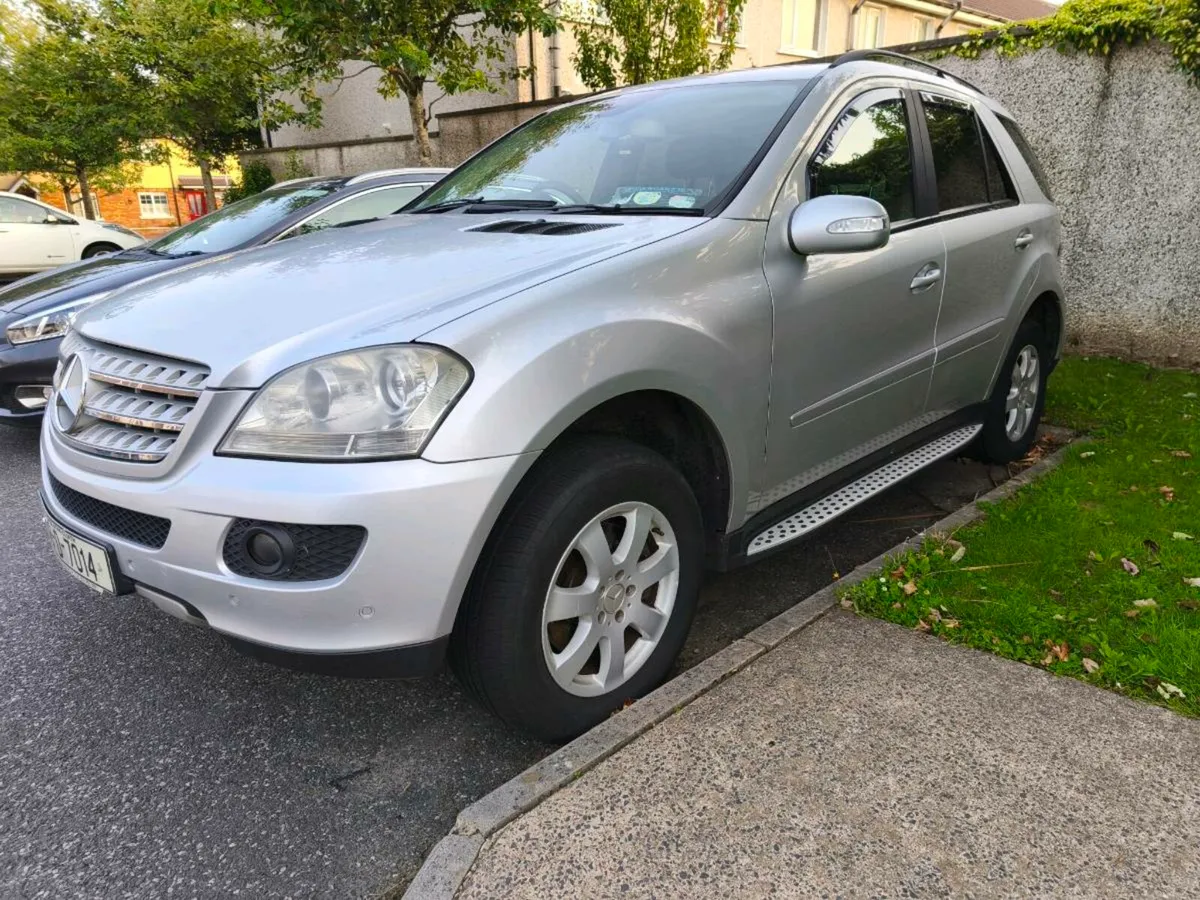 08 Mercedes ML320 CREW CAB - Image 2