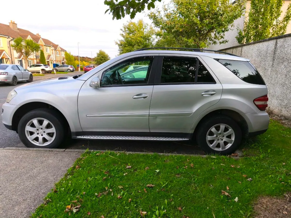 08 Mercedes ML320 CREW CAB - Image 3
