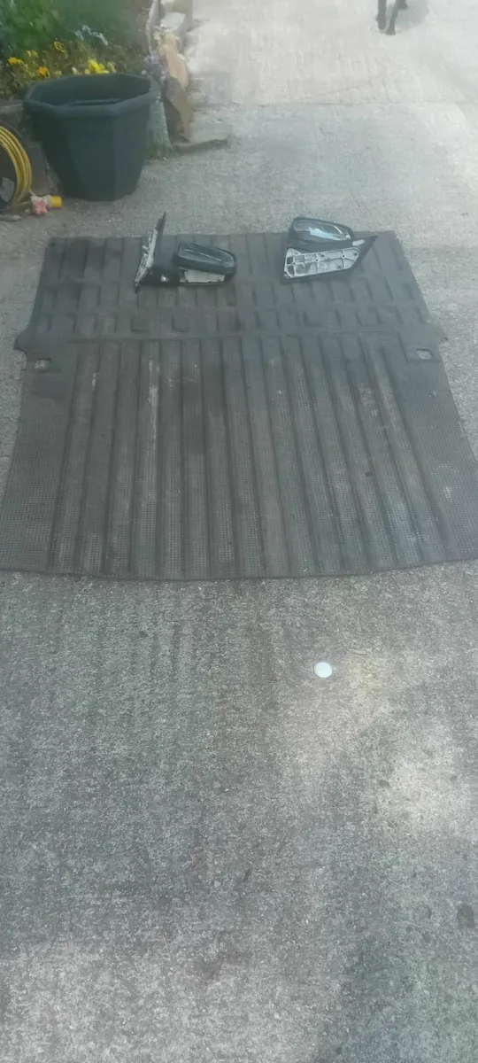 Load Liner and Mirrors for MK3 Caddy - Image 2