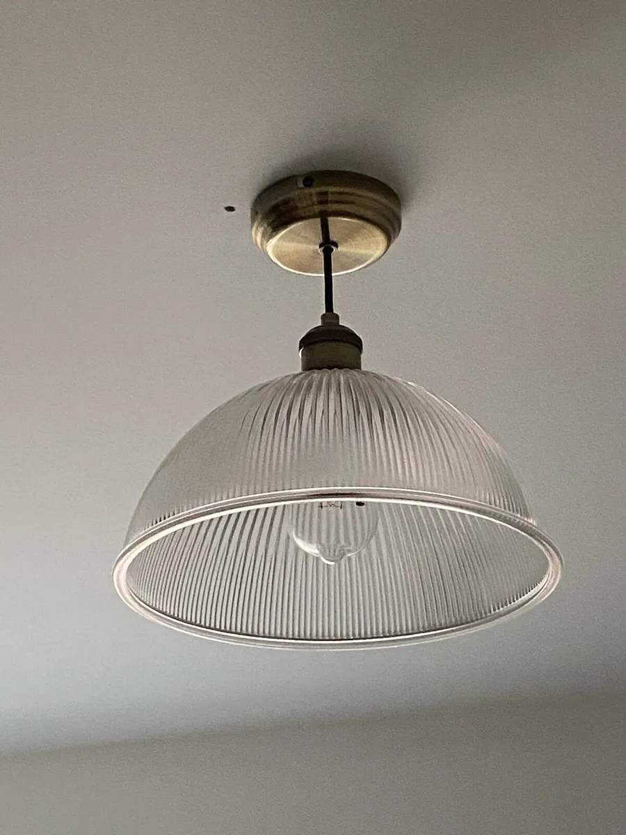Light fixture - Image 1