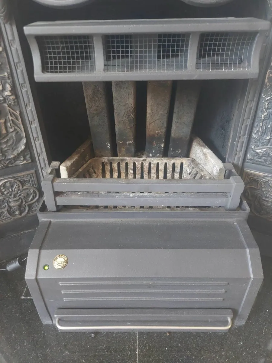 Fireplace grate with air blower - Image 1