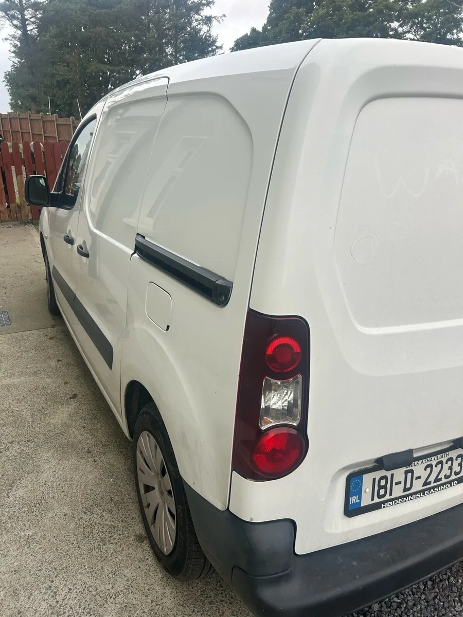 Van - Image 2