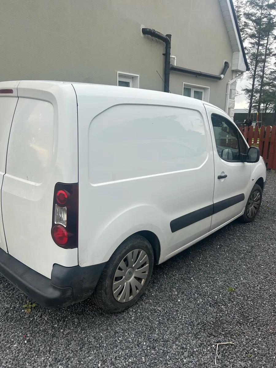 Van - Image 3