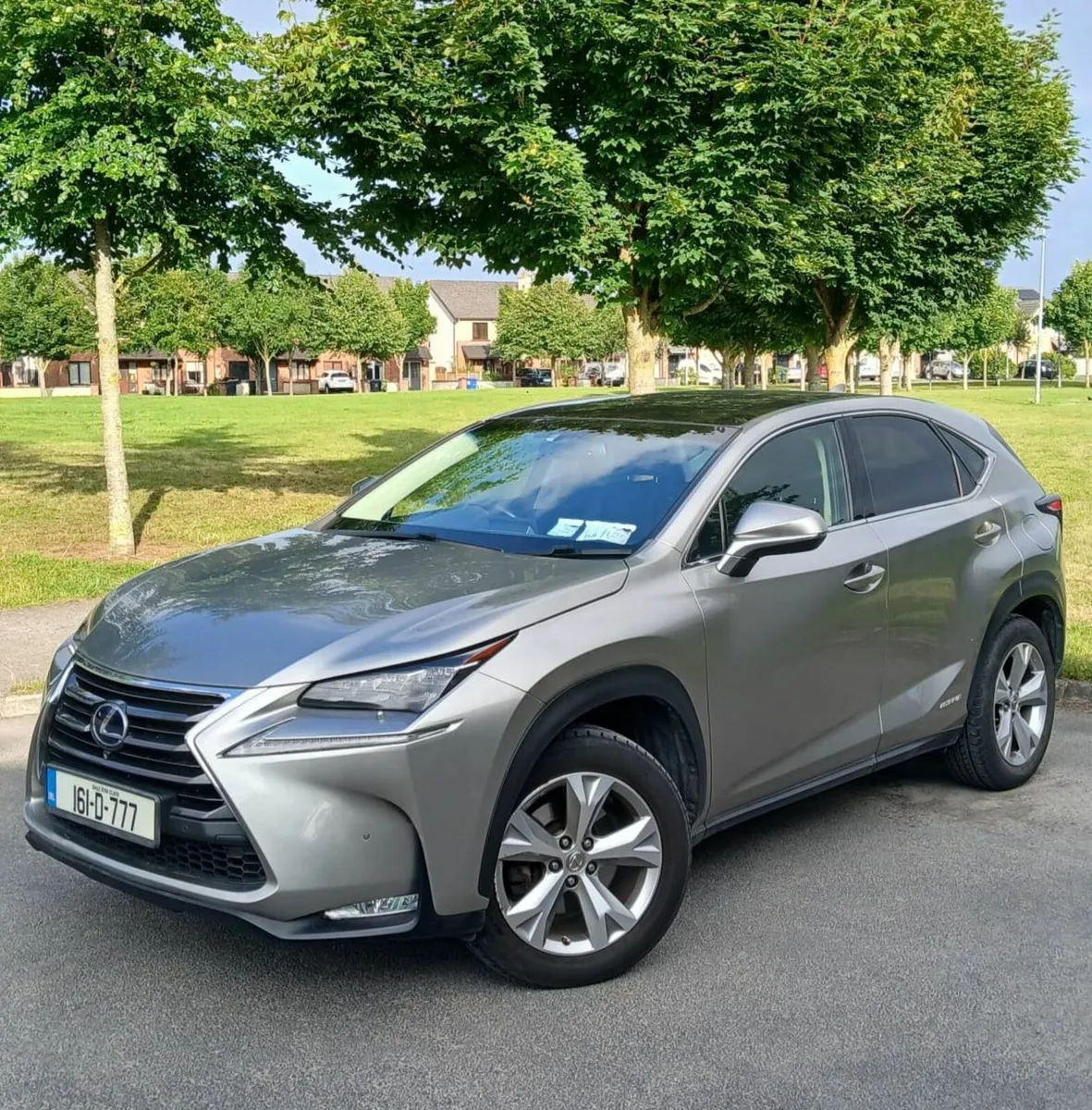 Lexus NX300H 2016 - Image 2
