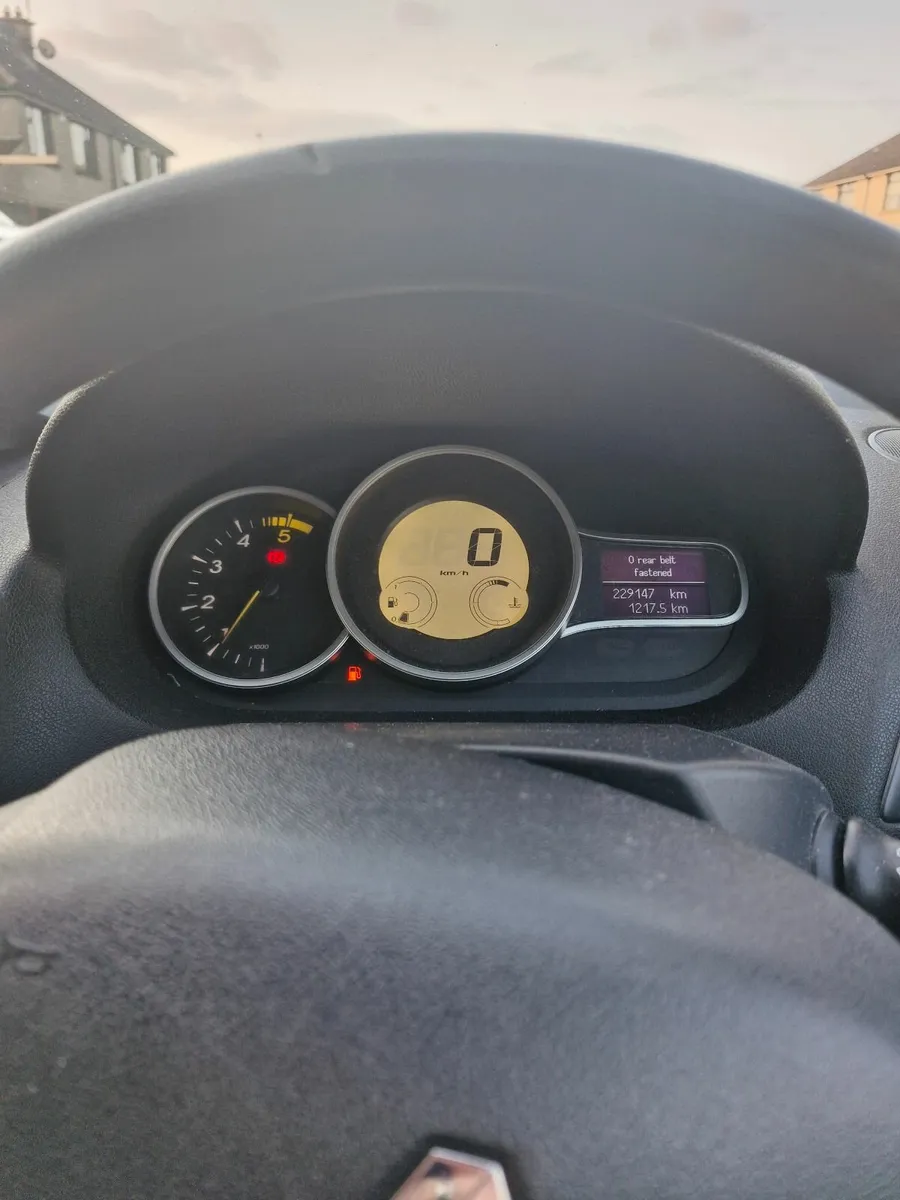 Renault Megane 2010 - Image 2