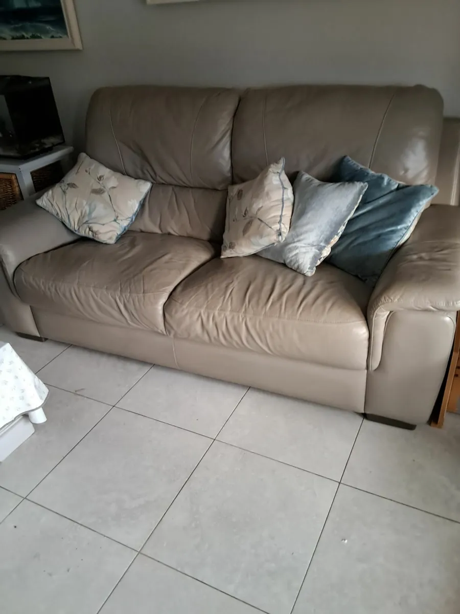 2no 3 seater leather sofas - Image 1
