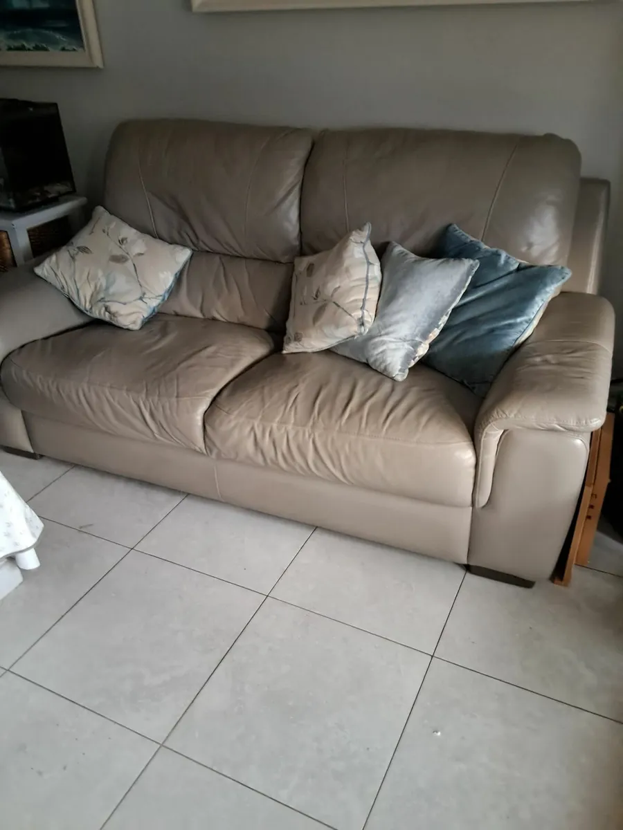 2no 3 seater leather sofas - Image 2