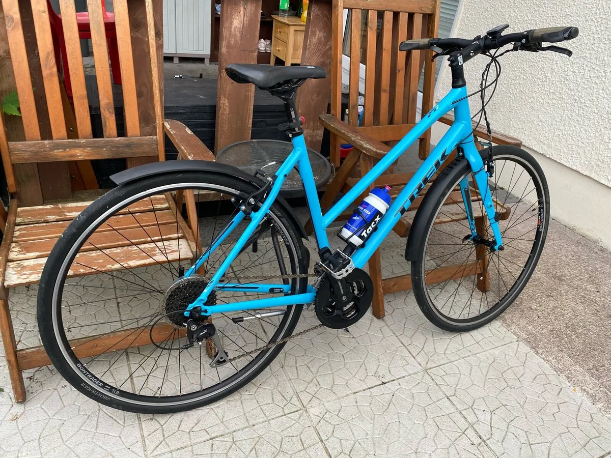 As New Trek FX3 27 speed 700x32 inch wheels - Image 3