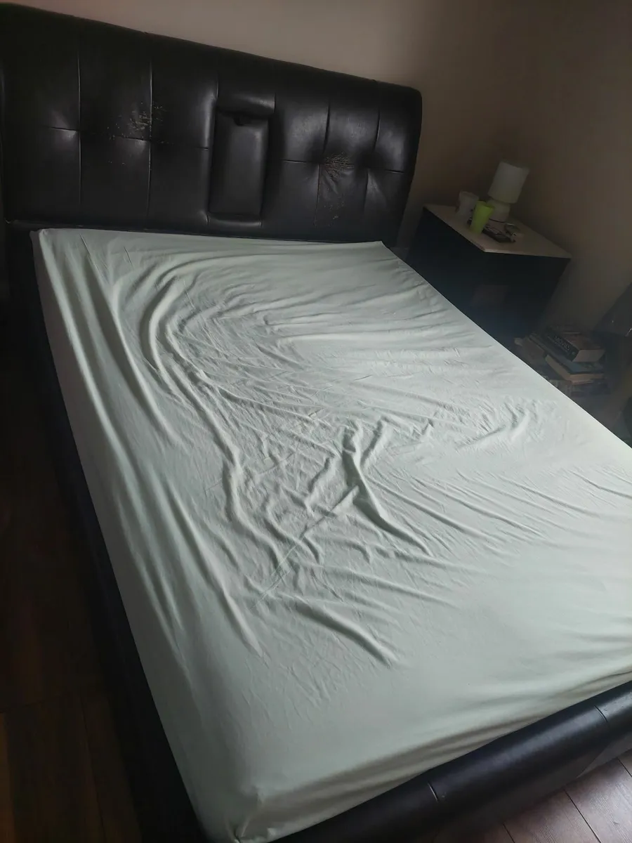 Kingsize Bed - Image 1