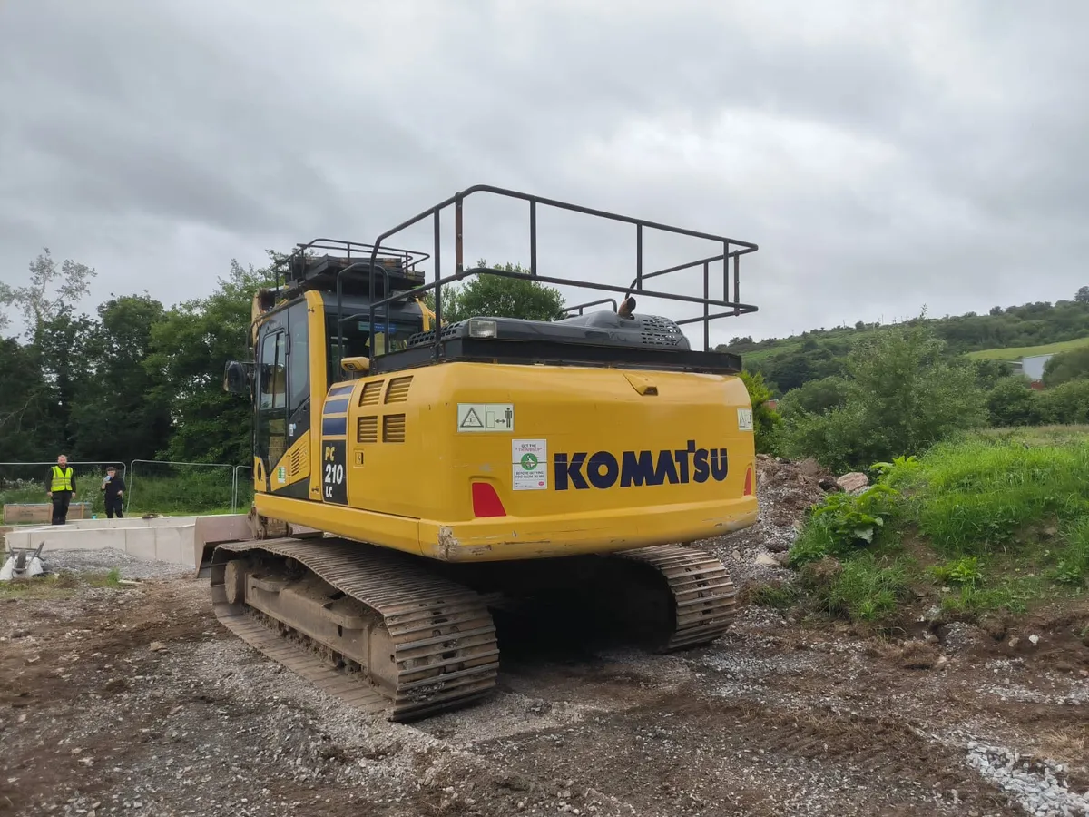Komatsu PC210 LC Digger - Image 4