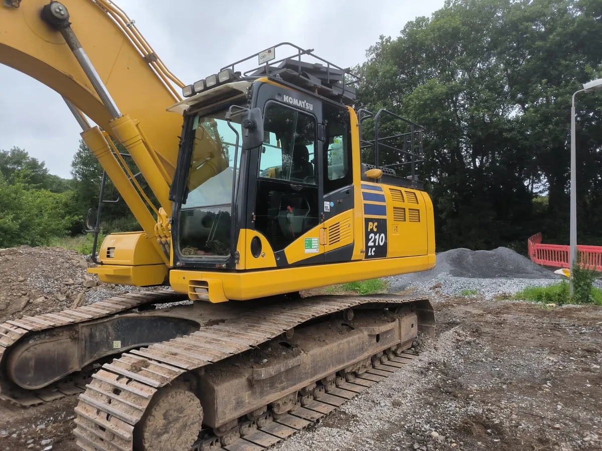 Komatsu PC210 LC Digger - Image 3
