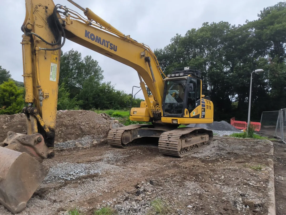 Komatsu PC210 LC Digger - Image 1