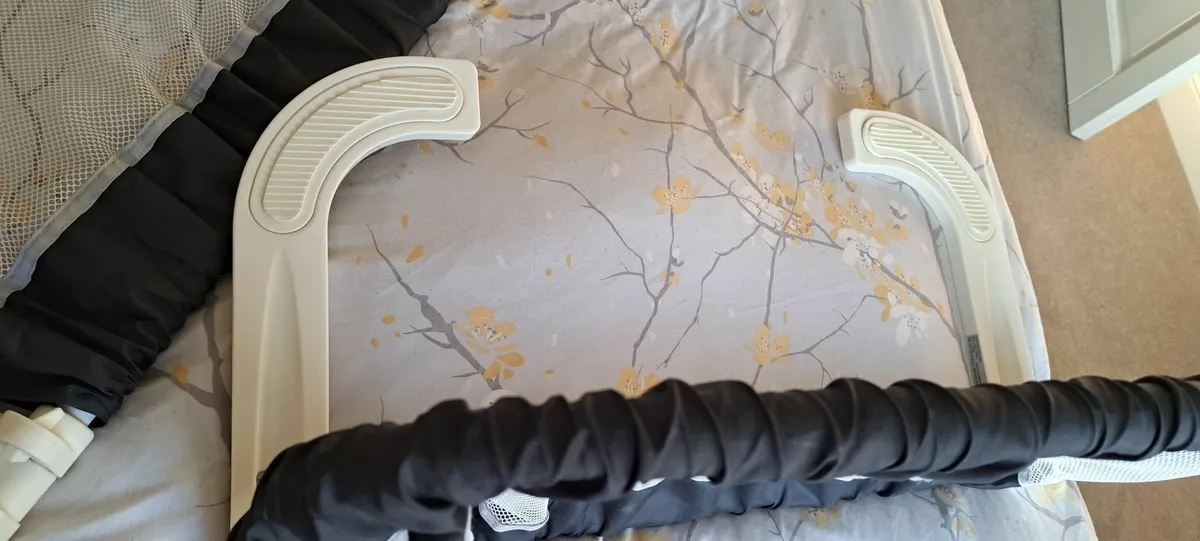 Infant bed rails x 2 - Image 2