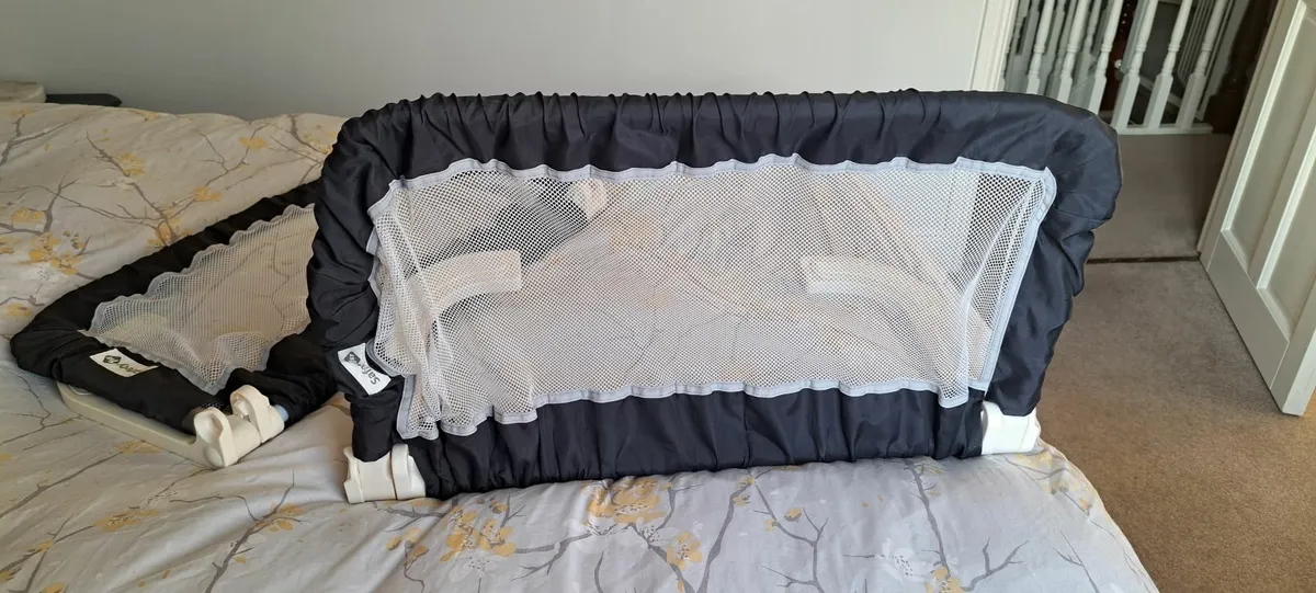 Infant bed rails x 2 - Image 4
