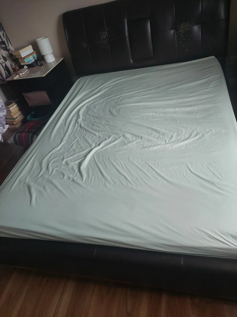 Kingsize Bed - Image 2
