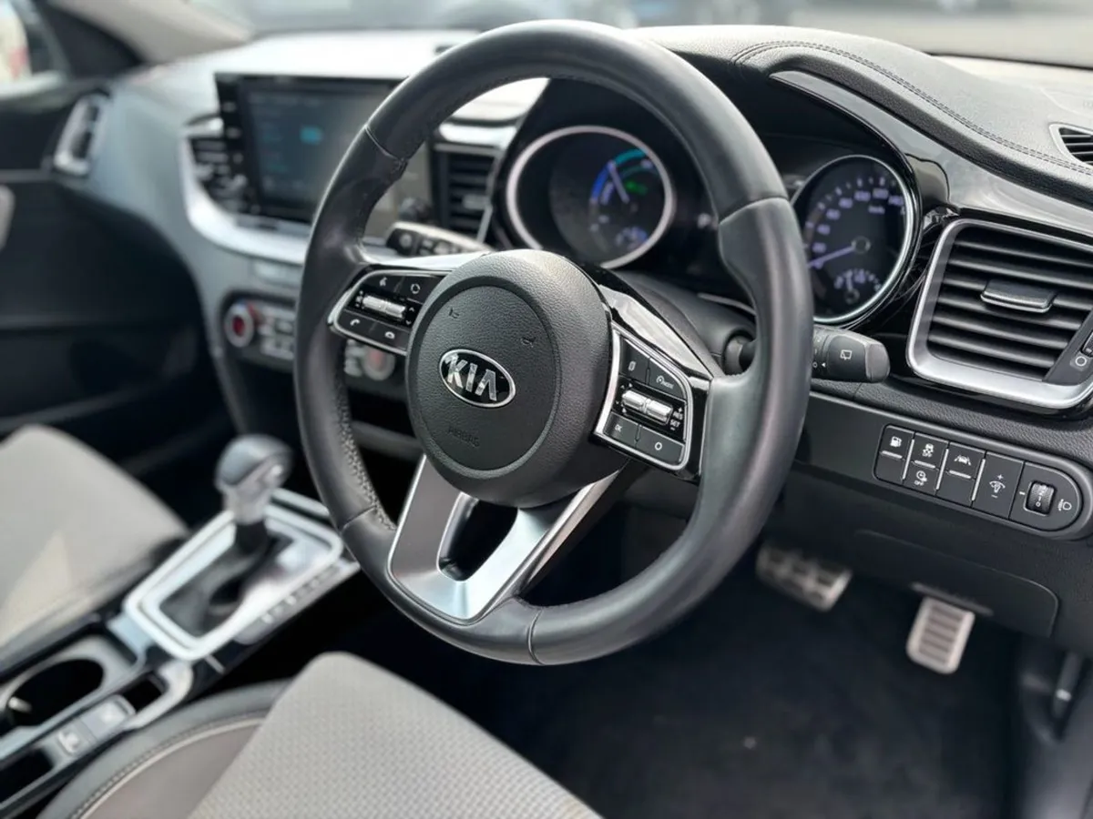 Kia Ceed 1.6 SW Plug in Hybrid Automatic - Image 2