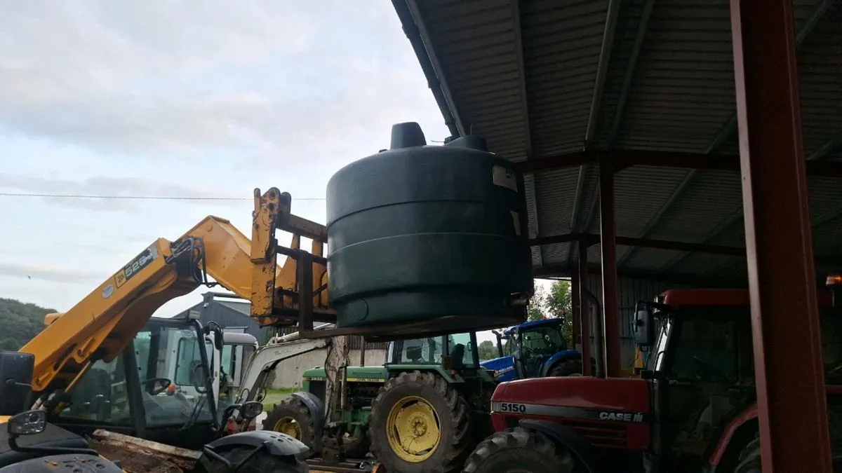 Oil tank - Image 1