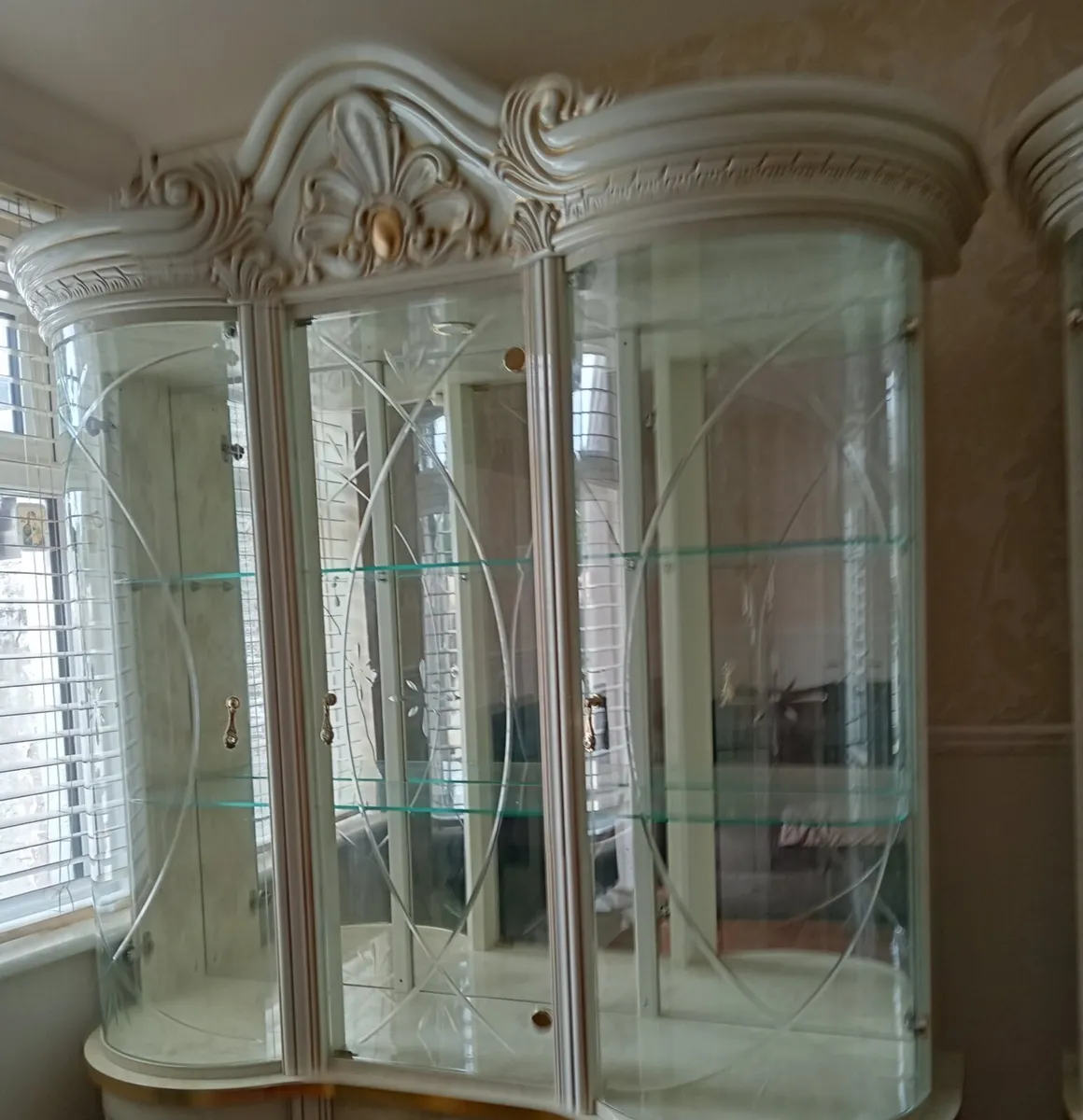 Display cabinet - Image 1