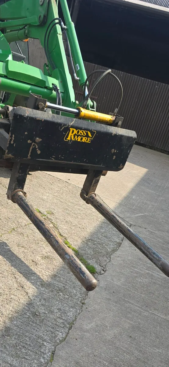 Bale stacker - Image 1