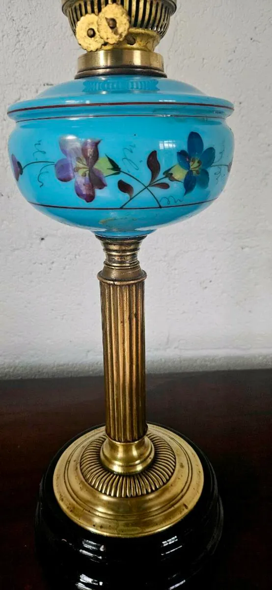 ANTIQUE VICTORIAN OIL LAMP - Image 2