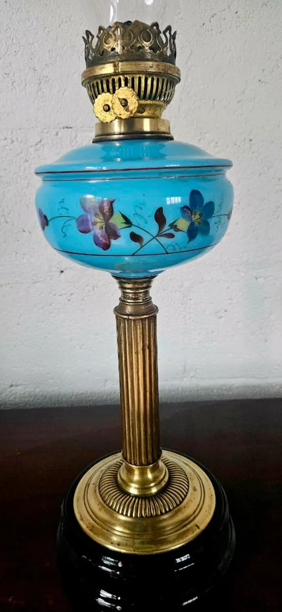 ANTIQUE VICTORIAN OIL LAMP - Image 3