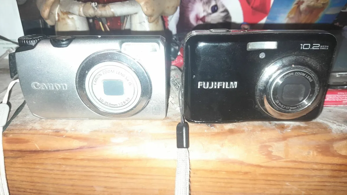 Two Digital cameras. - Image 1