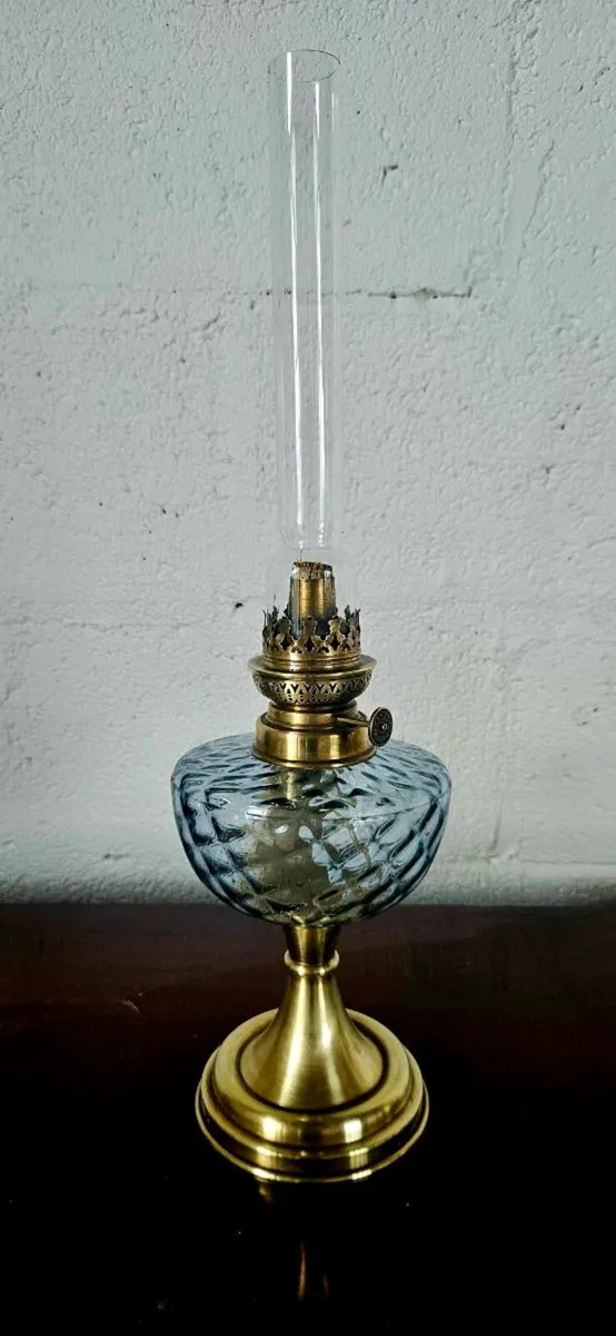 ANTIQUE OIL LAMP - Image 1
