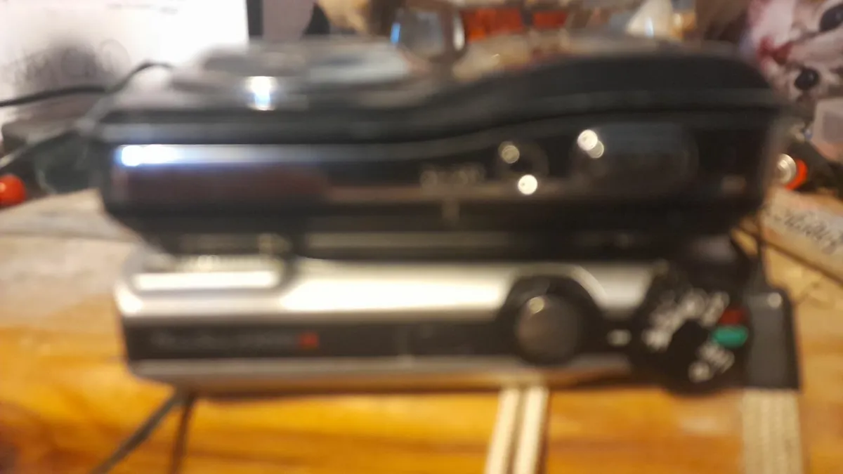 Two Digital cameras. - Image 2