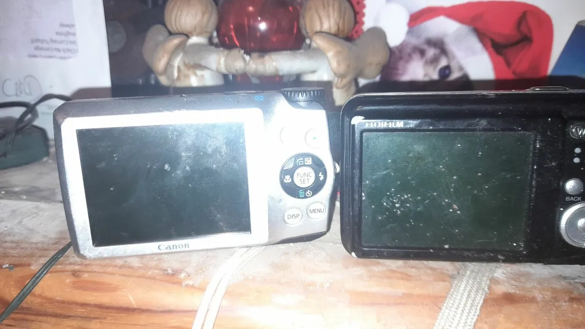 Two Digital cameras. - Image 3