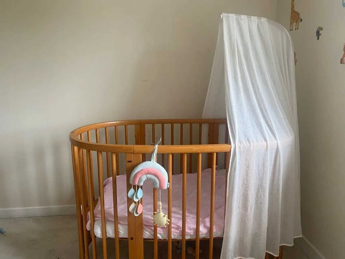 Stokke cot and canopy - Image 2