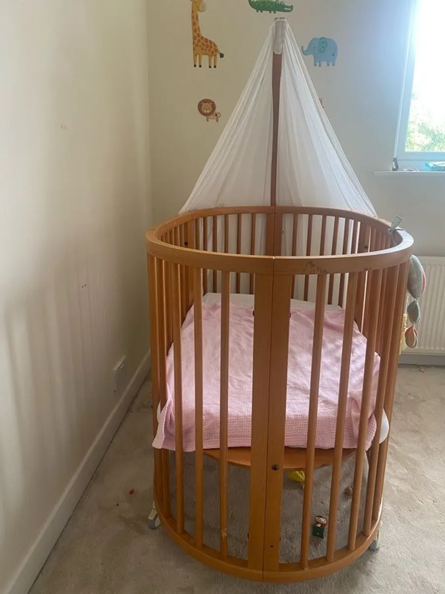 Stokke cot and canopy - Image 3