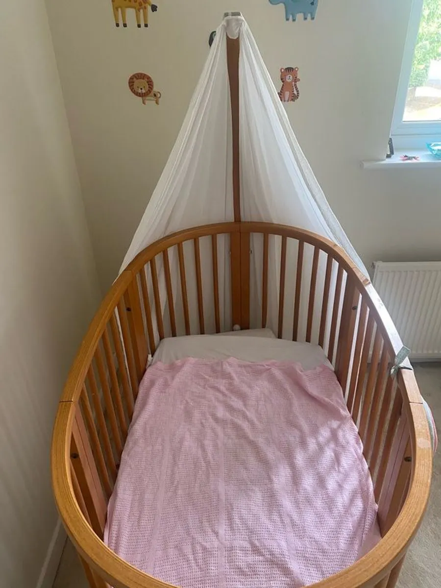 Stokke cot and canopy - Image 4