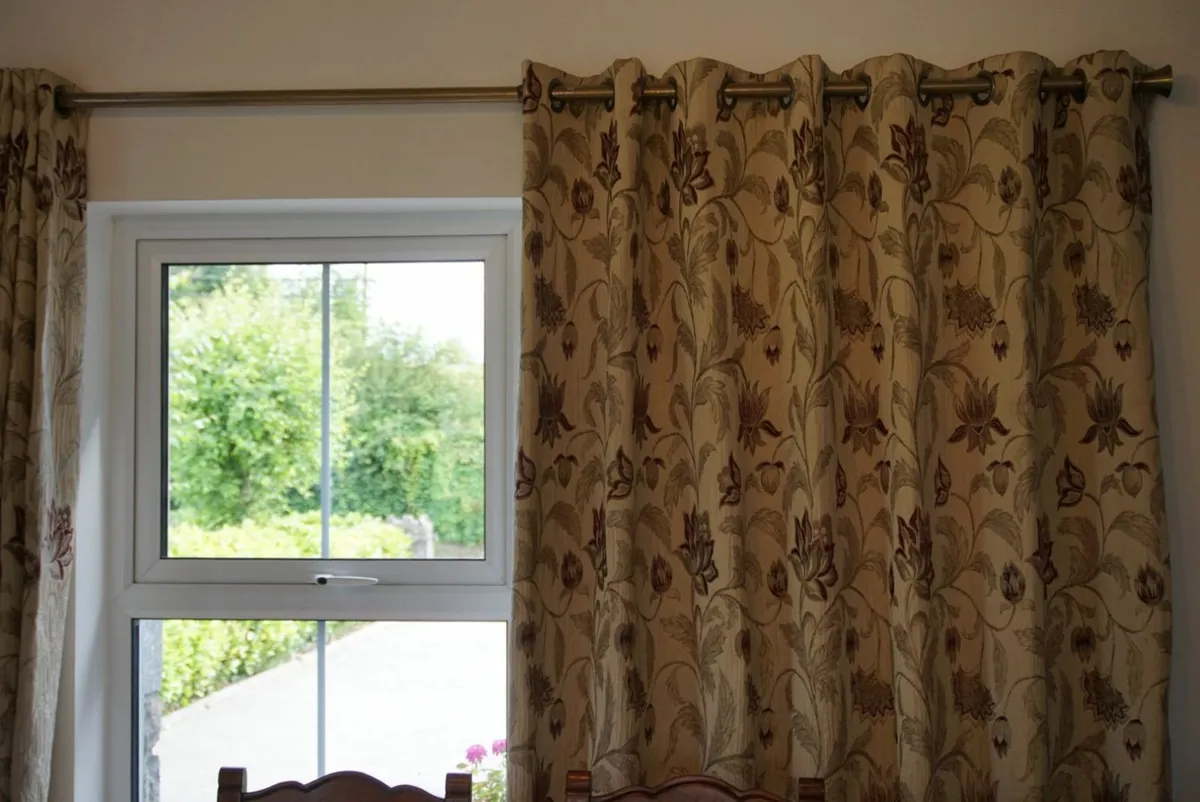 Curtains - Image 3