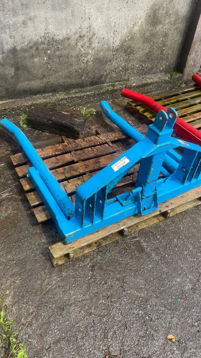 Two Bale handlers - Image 3
