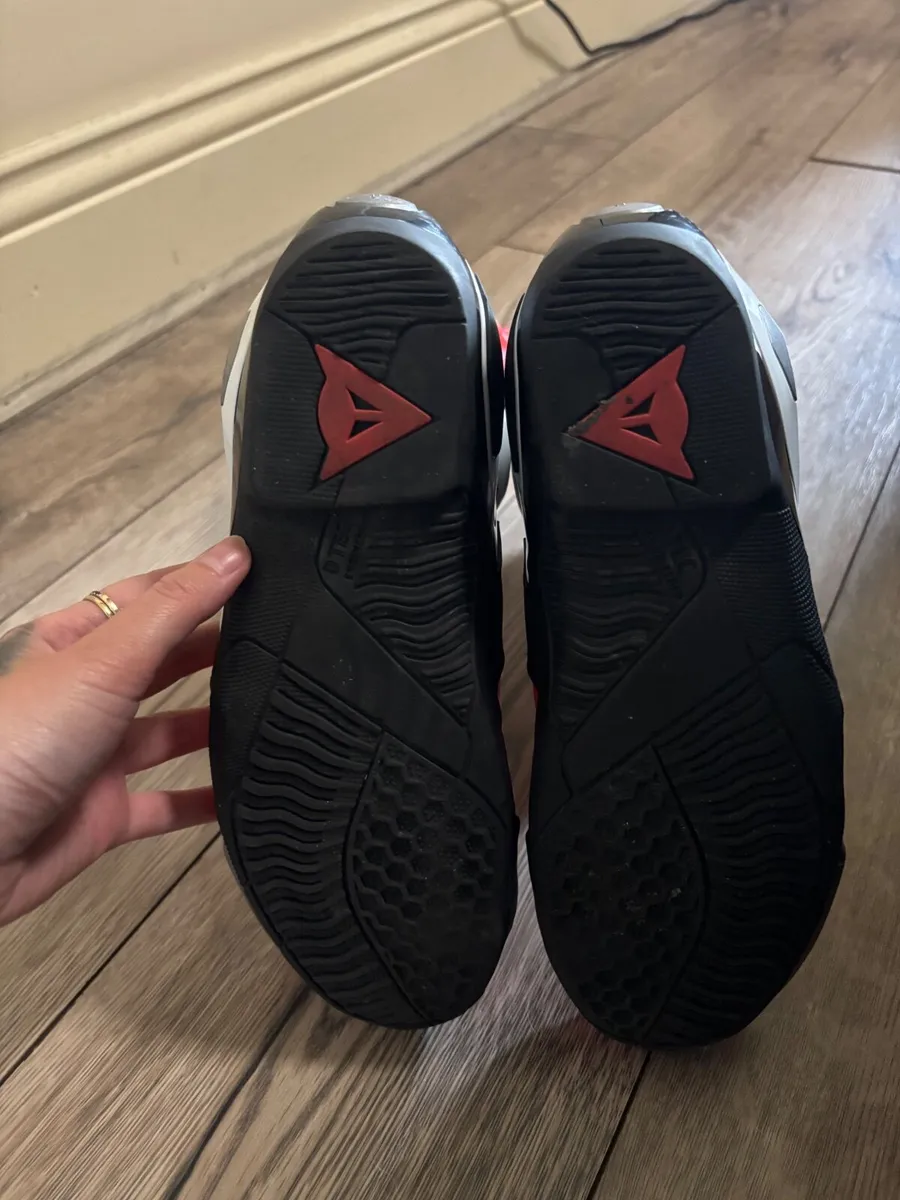 Dainese alpinestars shoei hjc boots helmet suit - Image 3