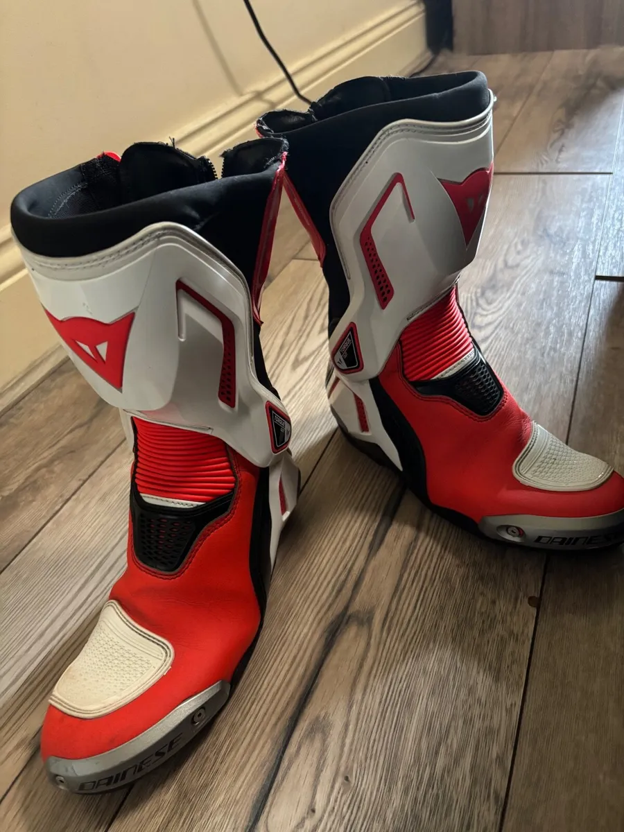 Dainese alpinestars shoei hjc boots helmet suit - Image 4