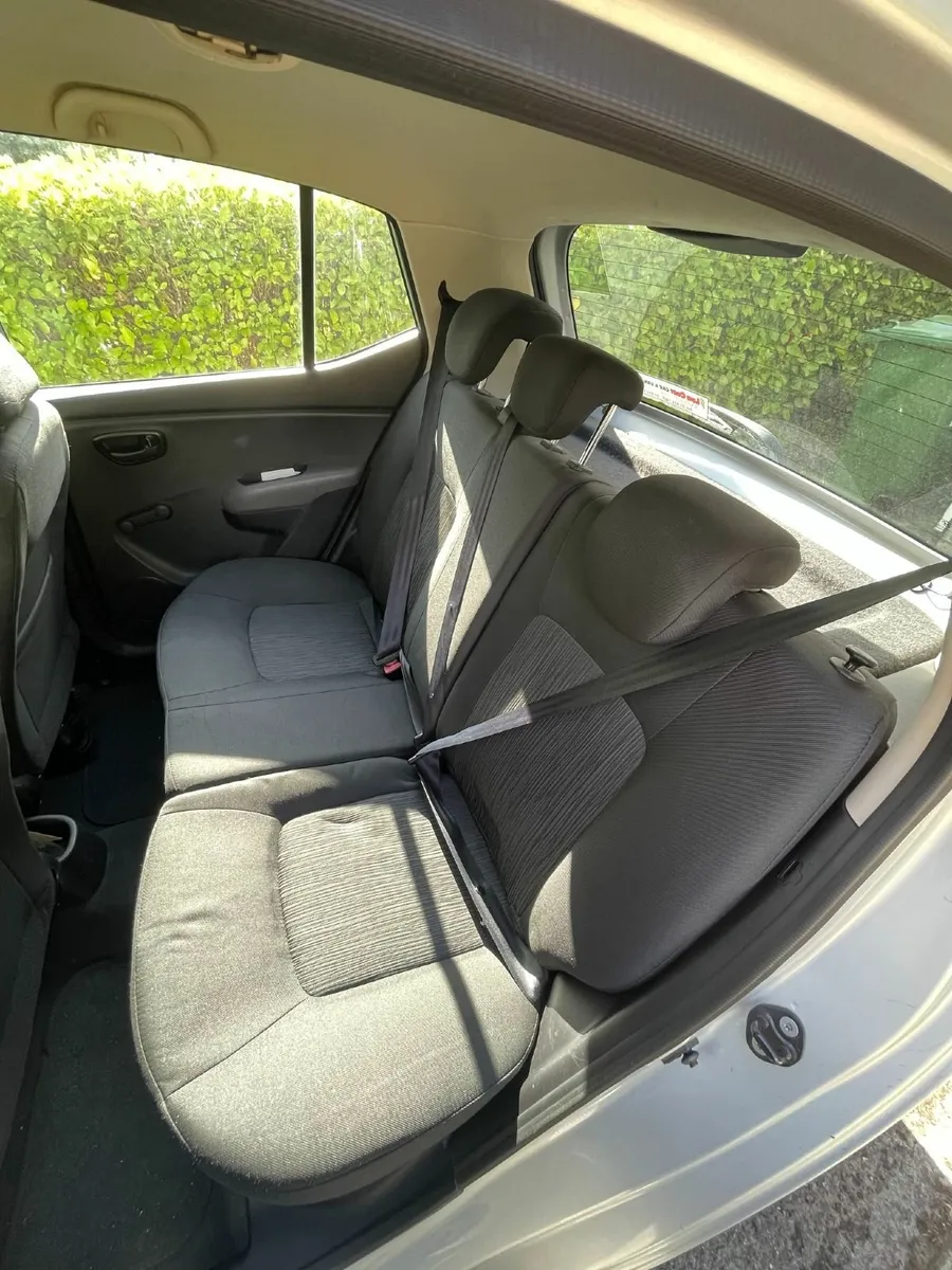 Hyundai i10 1.2 Classic 2011 -Low mileage 68.238mi - Image 2