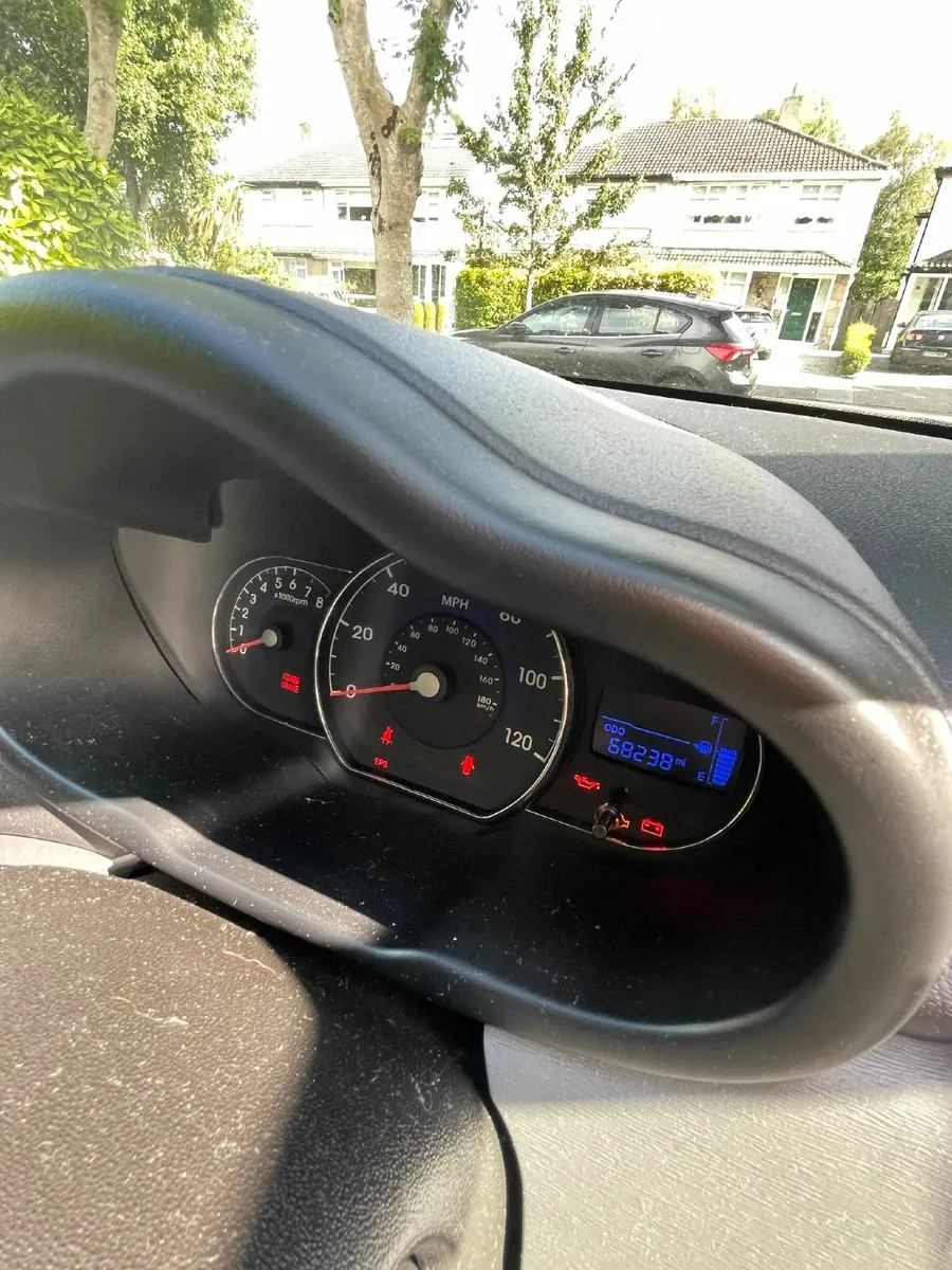 Hyundai i10 1.2 Classic 2011 -Low mileage 68.238mi - Image 3