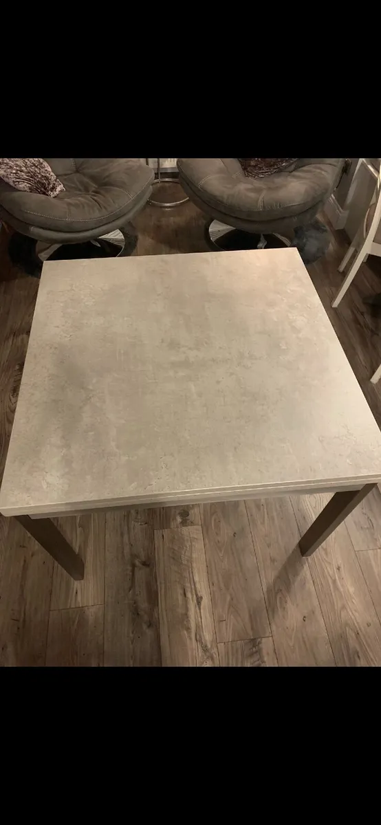 Kitchen table - Image 1