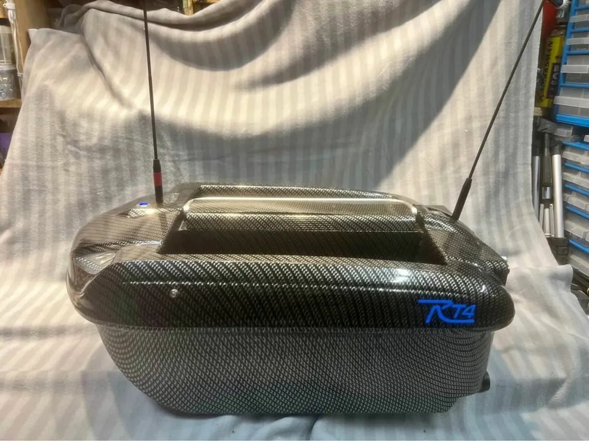 Carplounge RT4 Bait Boat Fishfinder Echosounder - Image 1
