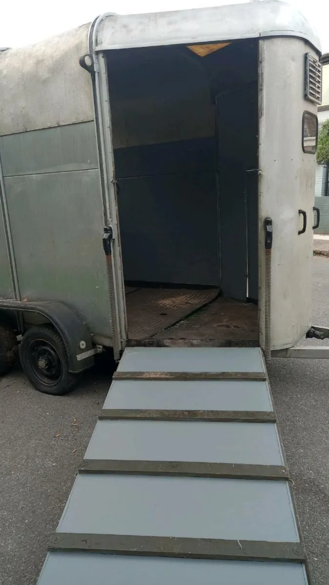 Ifor Williams horse box - Image 4
