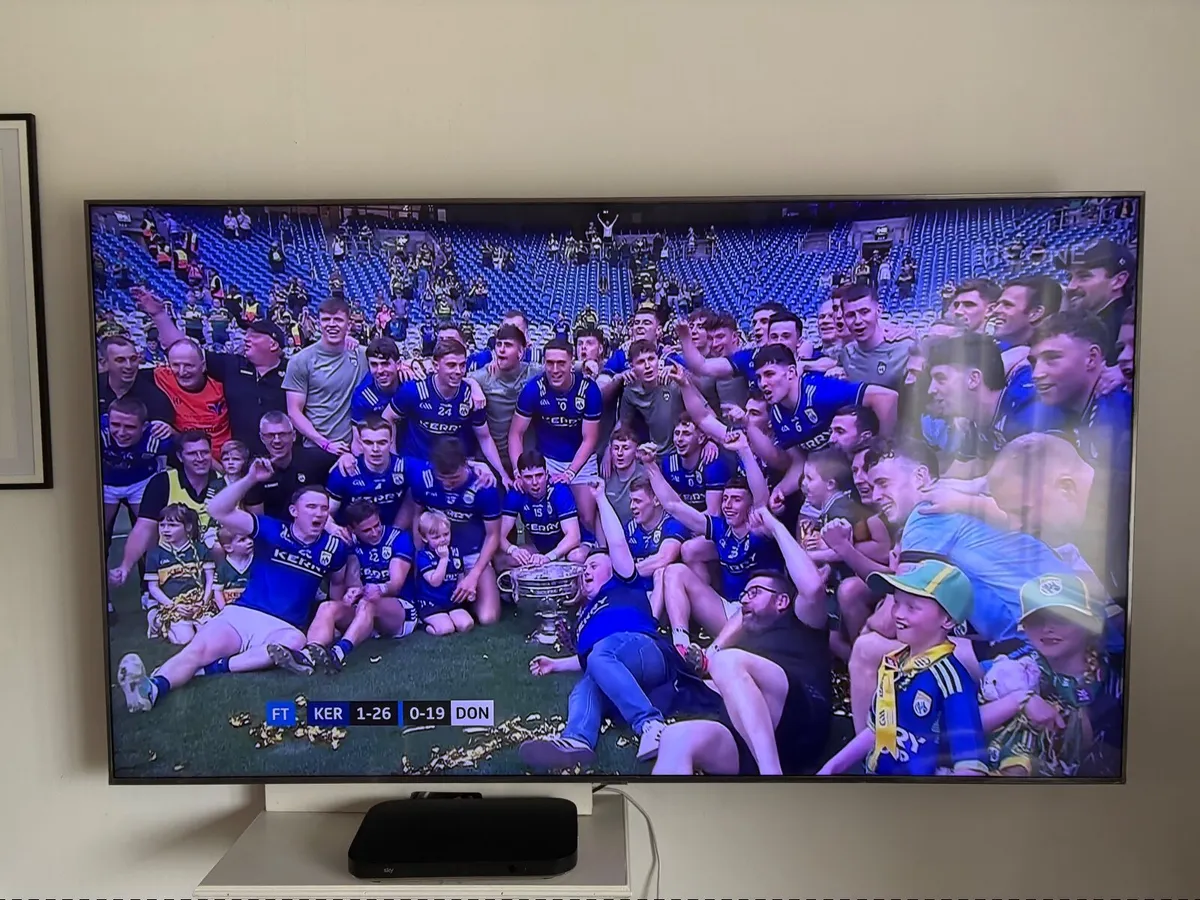 75inch Samsung tv - Image 2
