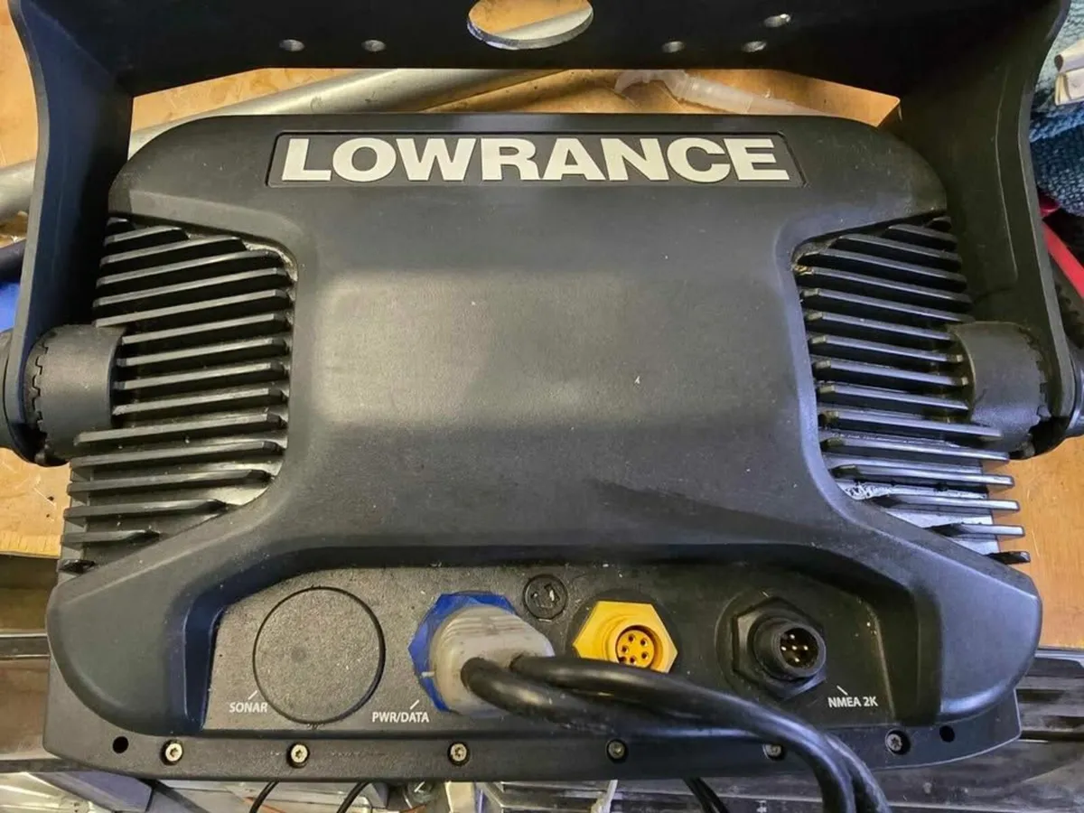 Lowrance HDS8M Chartplotter - Image 2