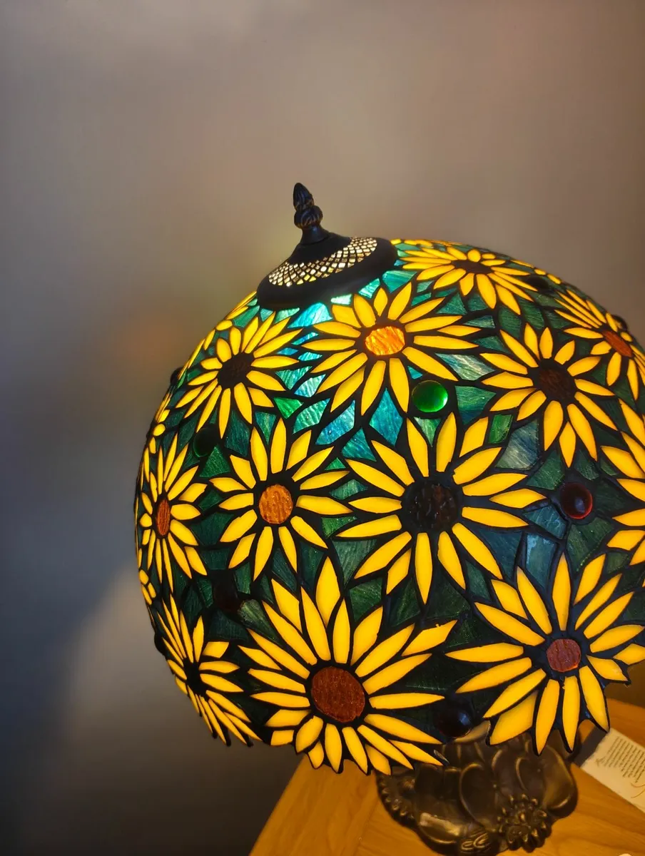 Tiffany Sunflower table Lamp - Image 1