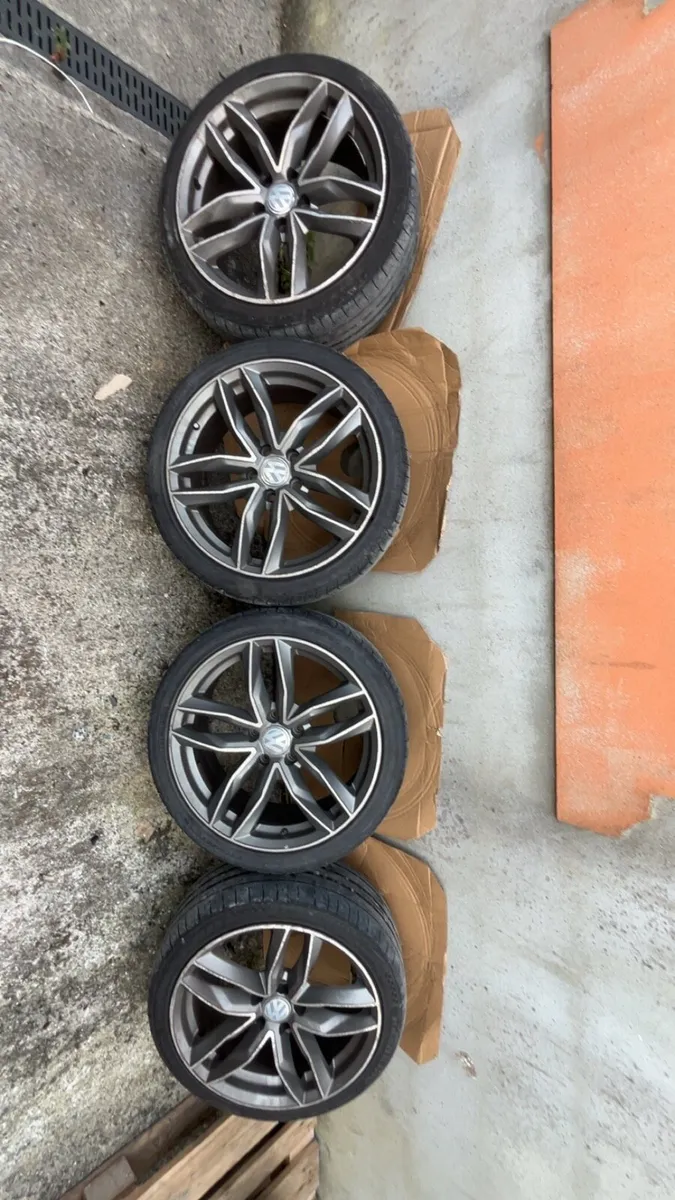 18 inch alloys - Image 1